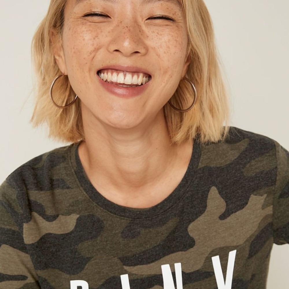 VS PINK Camo Everyday Crewneck Tee Sz: L - Picture 3 of 9